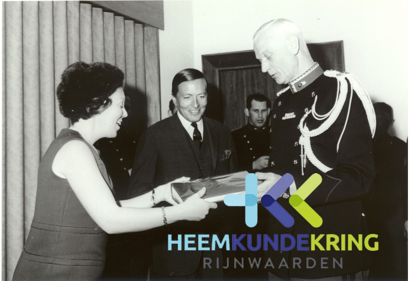 Bezoek Beatrix en Claus Coll HKR geschonken door KMAR Museum Buren (18)